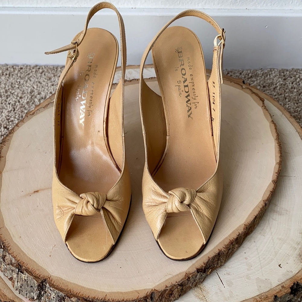 Vintage Nude Slingback Heels 6.5 7